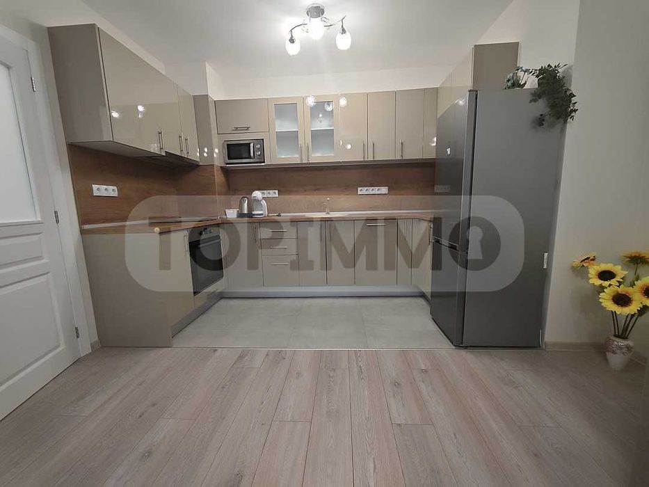 Дава се под наем Двустаен апартамент в Варна, Център - 70 кв.м за 950 € - Снимка #3