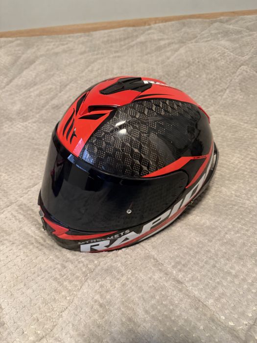 Mt pro carbon каска за мотор