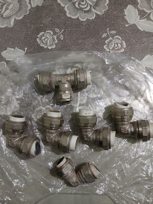 Тройник и уголки Valtek.