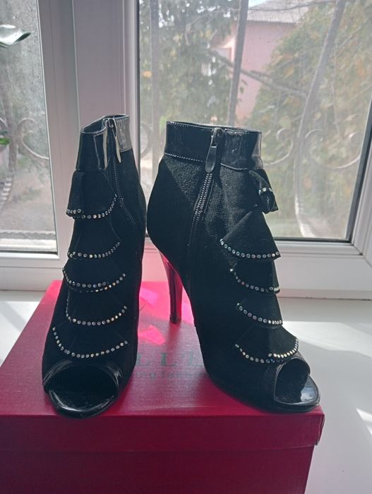 Туфли замшевые на каблуках