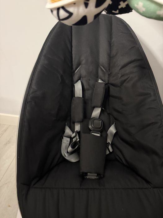 MamaRoo 5.0 бебешка люлка, черна