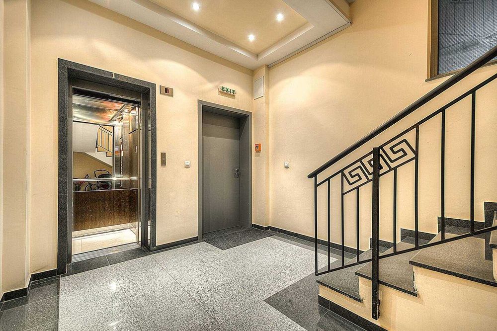 Дава се под наем Тристаен апартамент в София, Център - 110 кв.м за 1050 € - Снимка #4