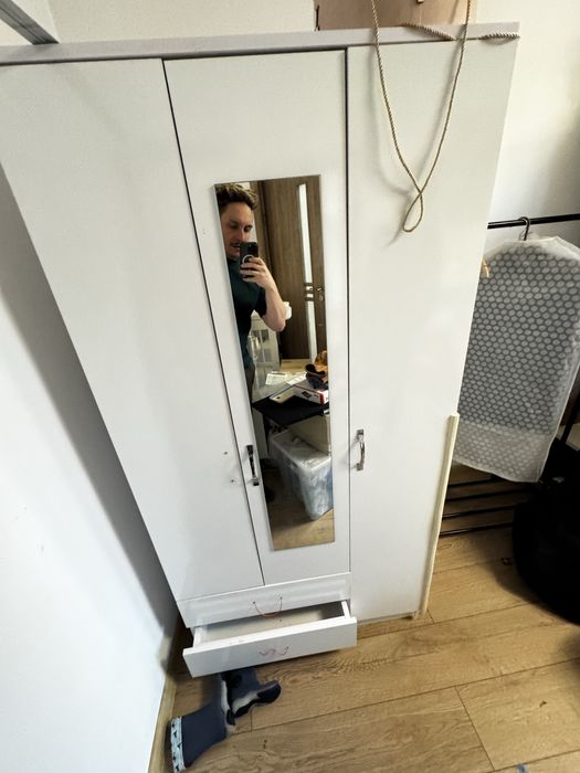 Dulap/ cos de rufe si Dulap alb URGENT