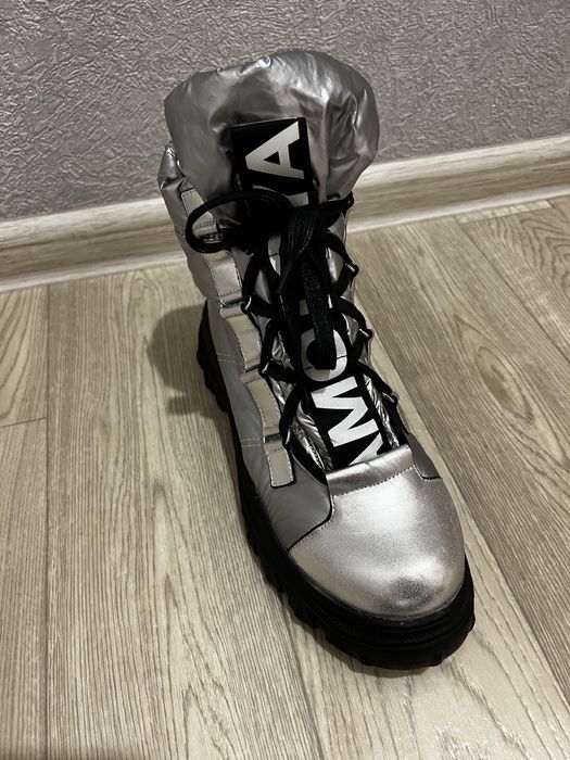 Продаю зимние ботинки