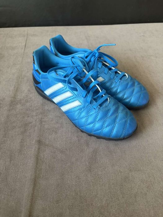 Adidas футболни обувки (стоножки)