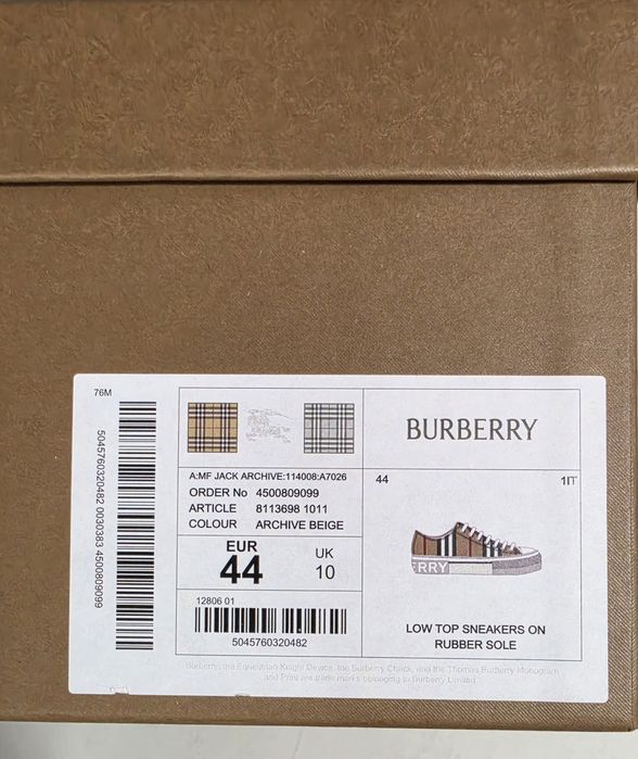 Burberry обувки.