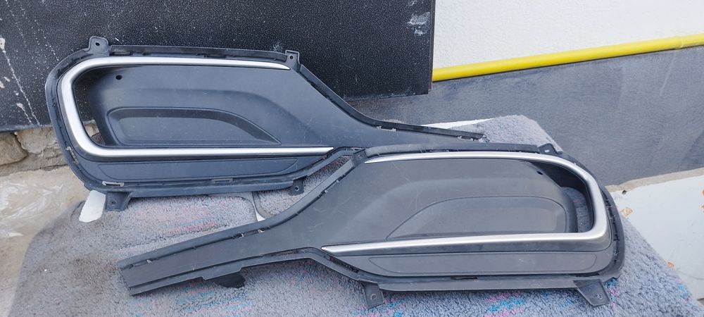 Накладка на передний бампер заглушка противотуманок Санта фе 2017