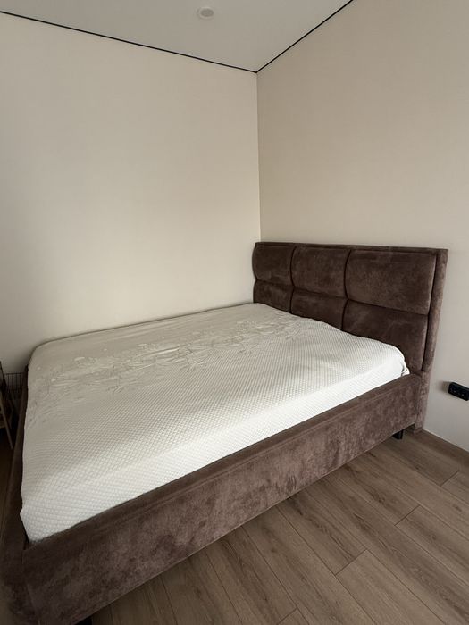 Продам массивную кровать