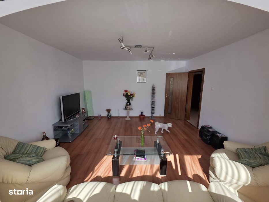 Apartament 3 camere de vânzare – Zona Aradului
