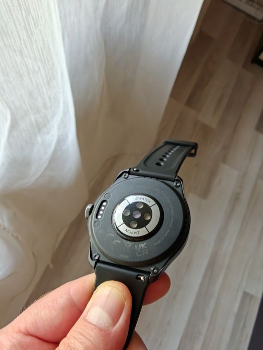 Продавам смарт часовник TicWatch Pro 5 – Като нов!