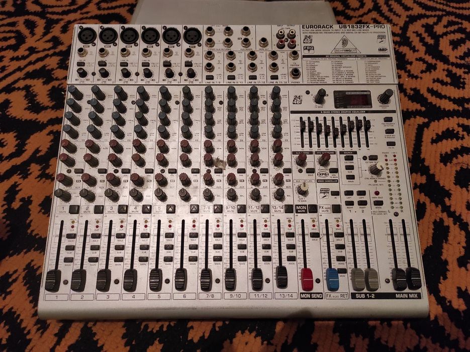 BEHRINGER 1832 original