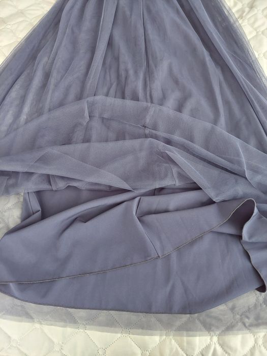 Продавам официална рокля !