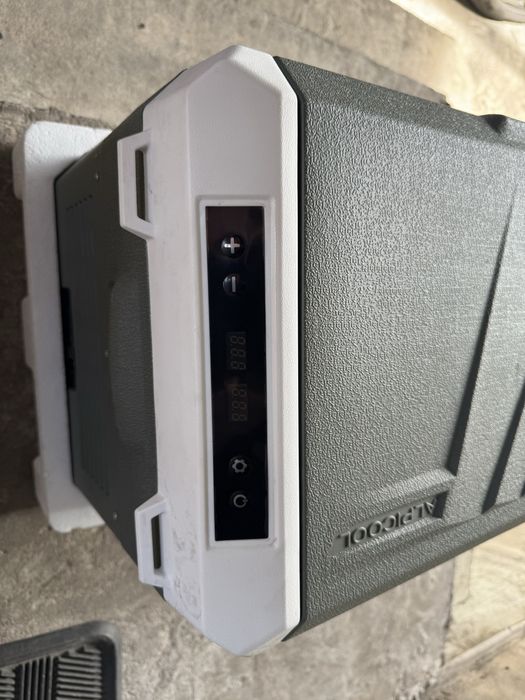 Автомобильный холодильник. 12/24 /220 v