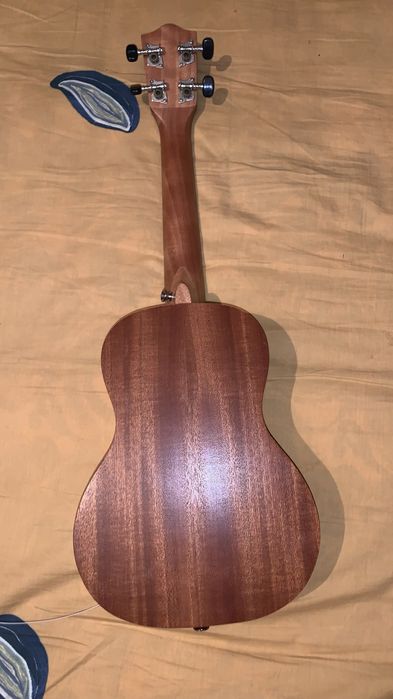 Укулеле хорошего качества.