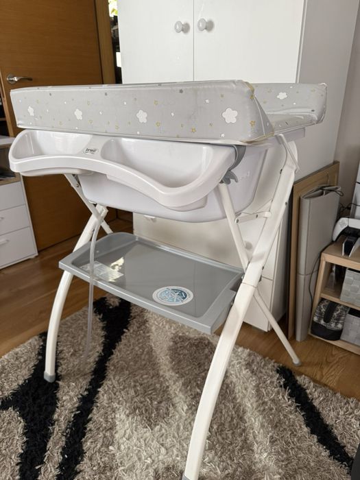 Повивалник/маса за повиване с вана Brevi