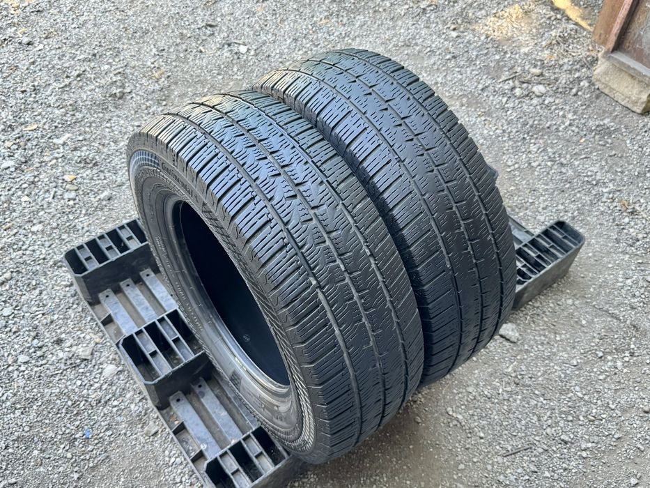 2бр.Гуми Continental 235/65/16C DOT4923 за бус Sprinter,Crafter,TGE
