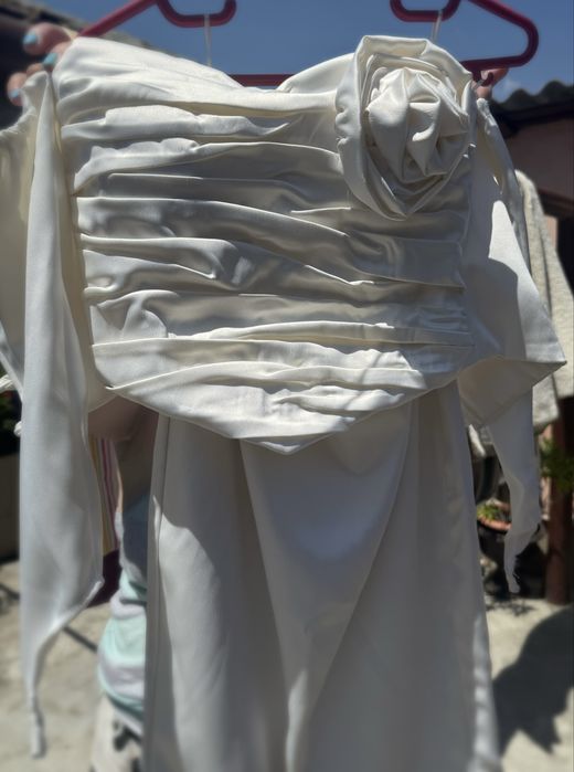 Complet corset si fusta alb  350 lei