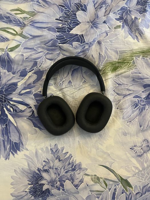 AirPods Max 1.