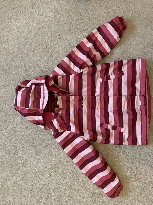 Luvrare gratuita / Geaca vatuita impermeabila fete marime 110-116