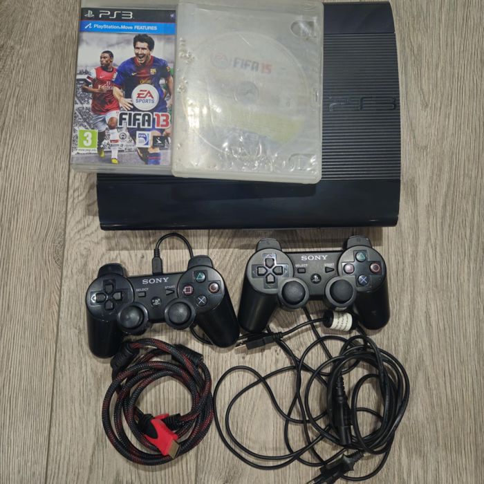 PlayStation 3 Super Slim с 2 джойстика и FIFA 13 & 15