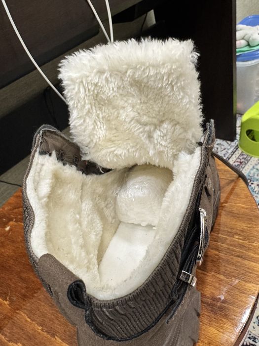 Продам зимнюю обувь