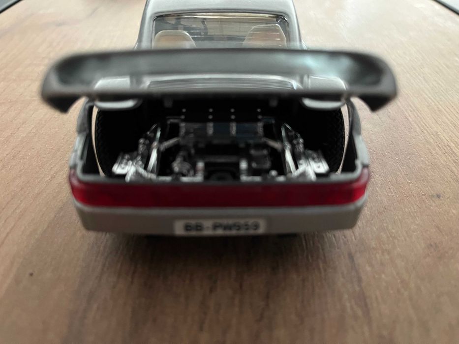 Метална колекционерска количкa BBURAGO  PORSCHE 959  мащаб 1:24