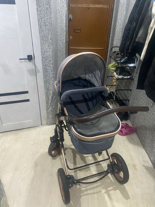 Коляска всесезонная