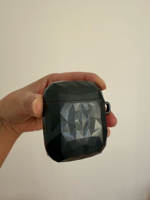 Продам чехлы на айрподс