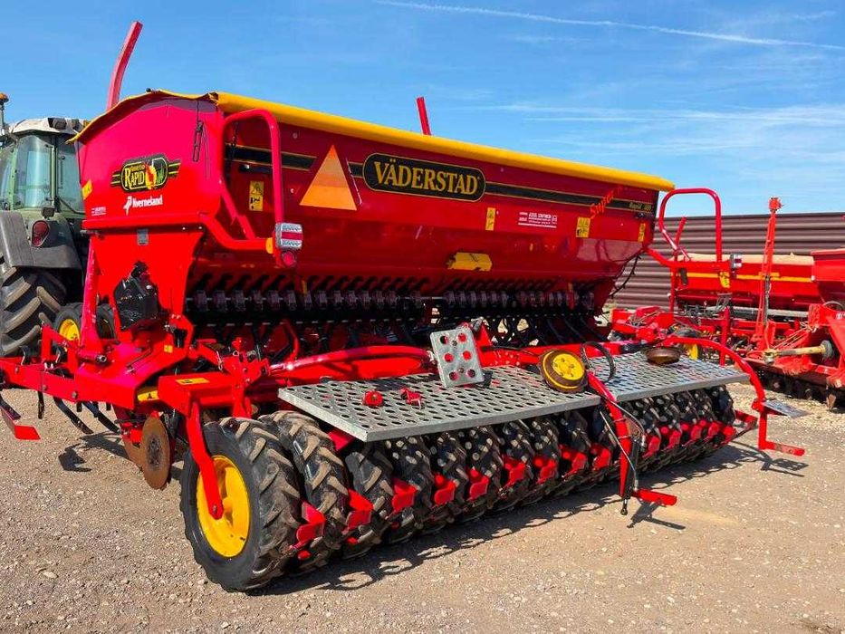 Semanatoare Vaderstad Rapid 400 Super XL an 2015 cu pregatire kuhn Gaspardo Amazone John Deere Case Claas Fendt New Holland
