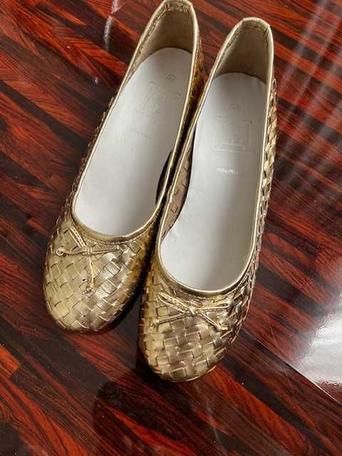 Плетени златни балеринки от естествена кожа