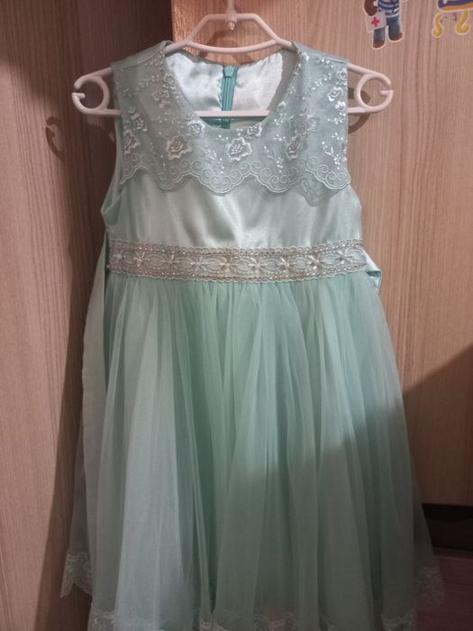 Нарядные платья для девочек с 4 до 6лет. 2000тг