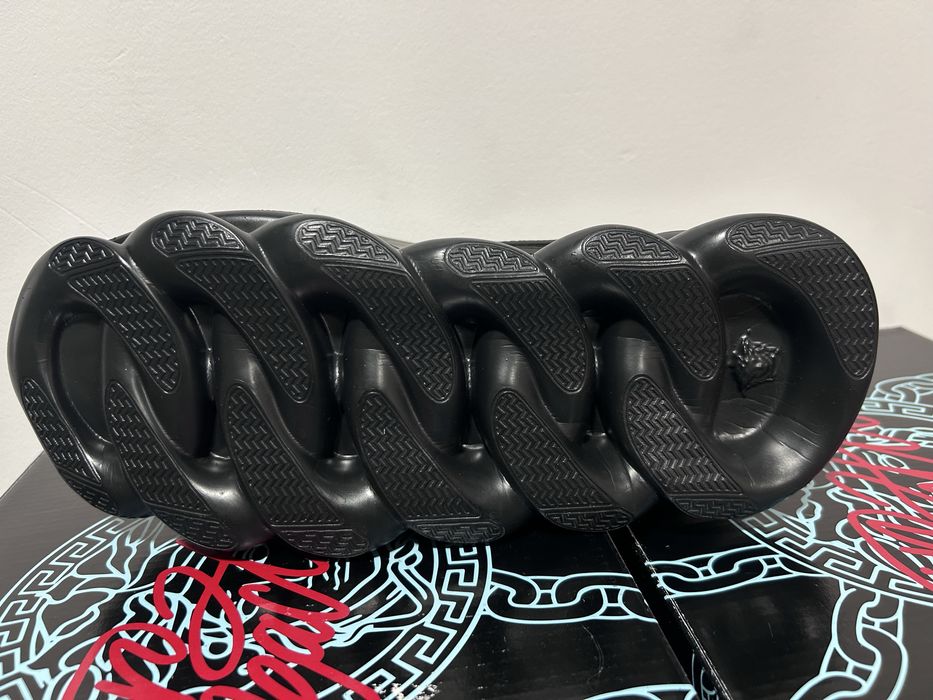 Versace chain reaction