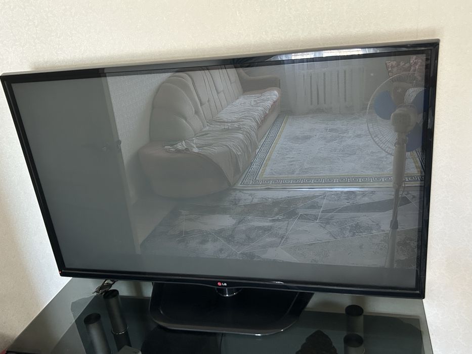 Телевизор LG.