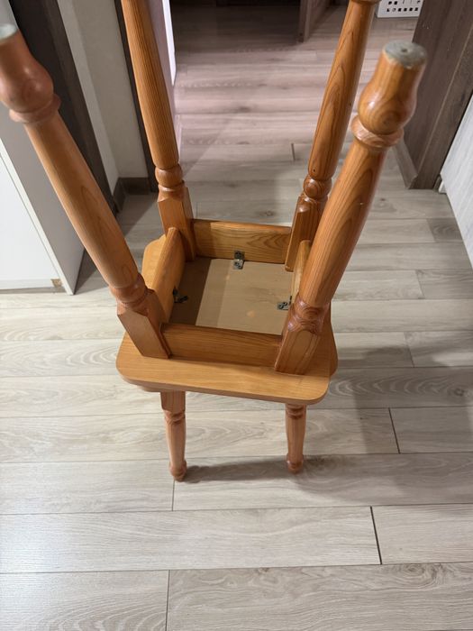 Продам табуреты стулья деревенные 5шт.