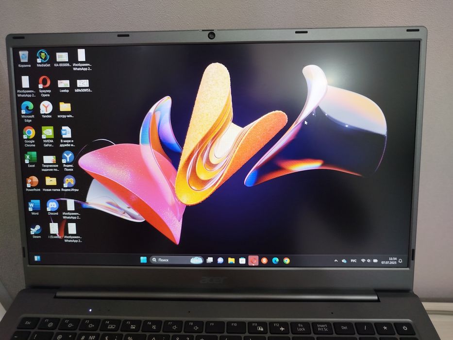 Продам ноутбук с гарантией