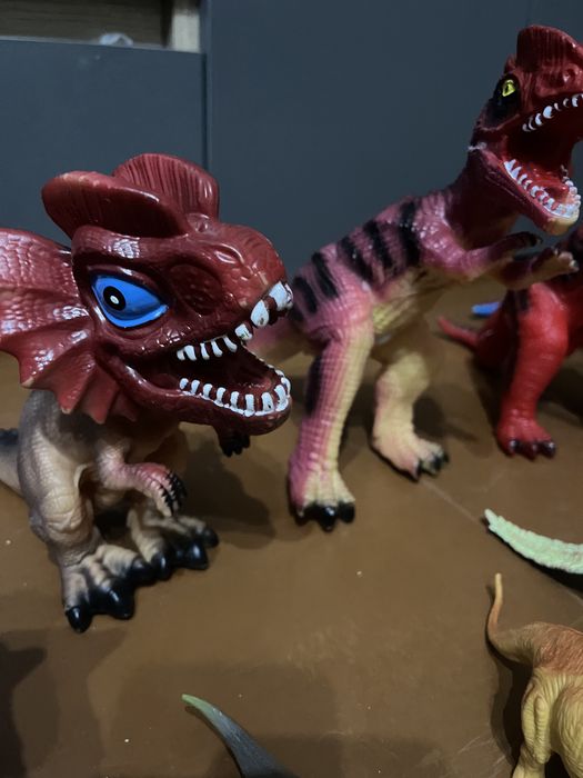 Динозавры игрушки