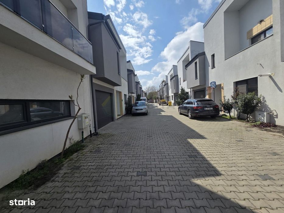 Vilă spațioasă Tunari | Curte mare | Complex închis