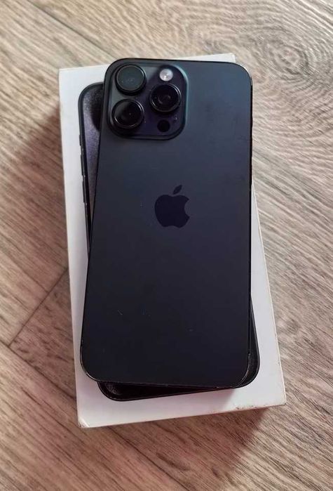 продам iphone 15 pro max 1Tb (пятна на экране)