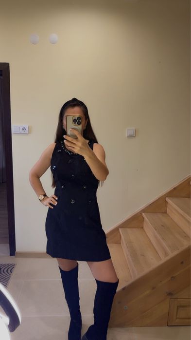 Нова елегантна рокля с ефектен гръб и 3 д елементи