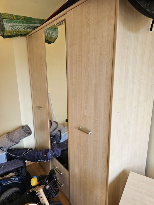 Спален комплект: гардероб с огледало + 2 нощни шкафчета + скрин – мног