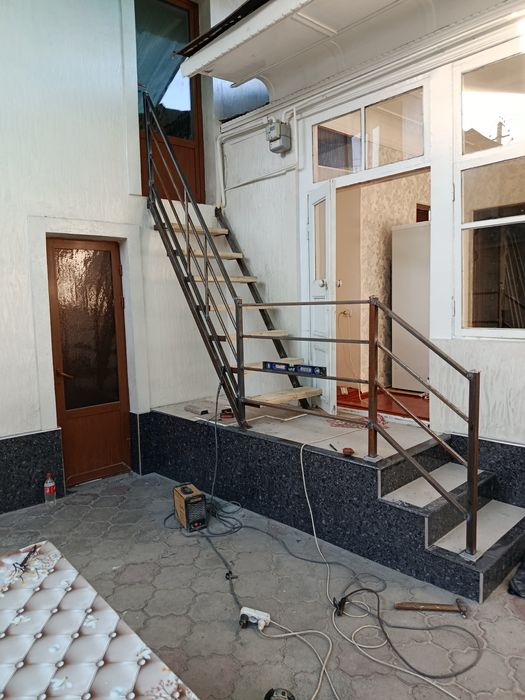 Temir zinalar, panjara, perilla, leksan va profnastildan  naveslar