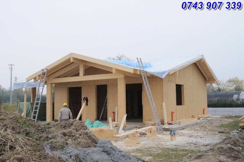 Vand fac case pe structura de lem