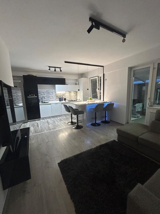 Apartament 3 camere cu curte