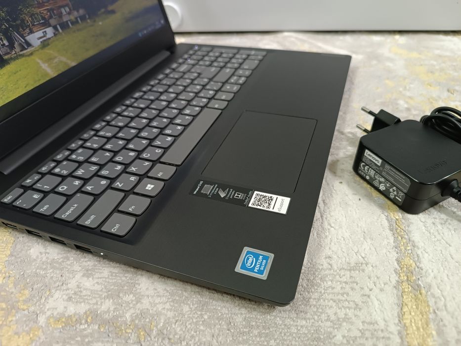 НОУТБУК Lenovo современный.