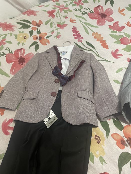 Vand 2 costumase baiaetel