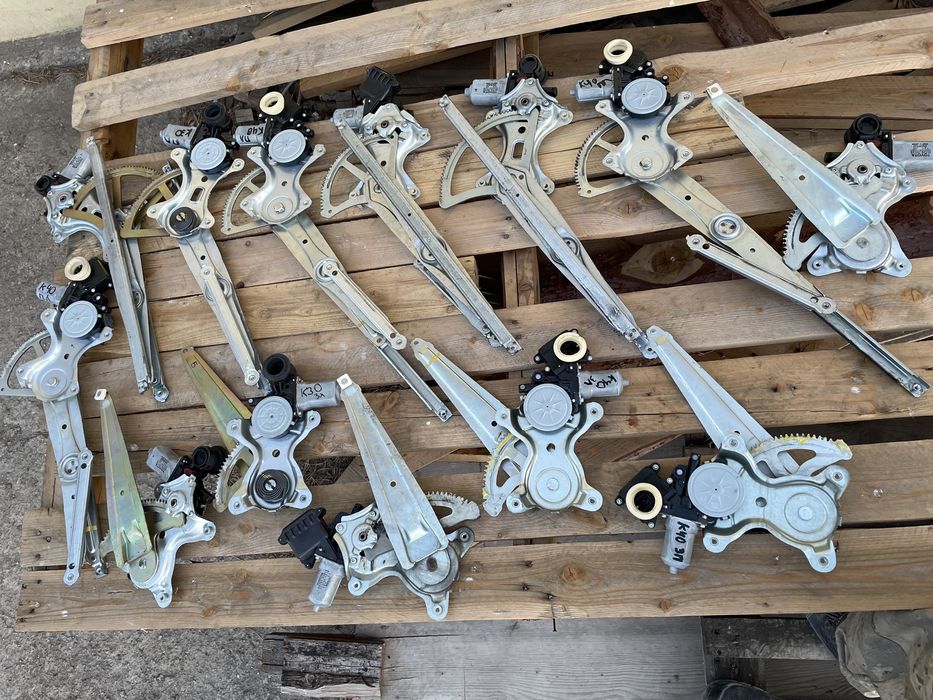 Задний стеклоподьемник Тойота Камри