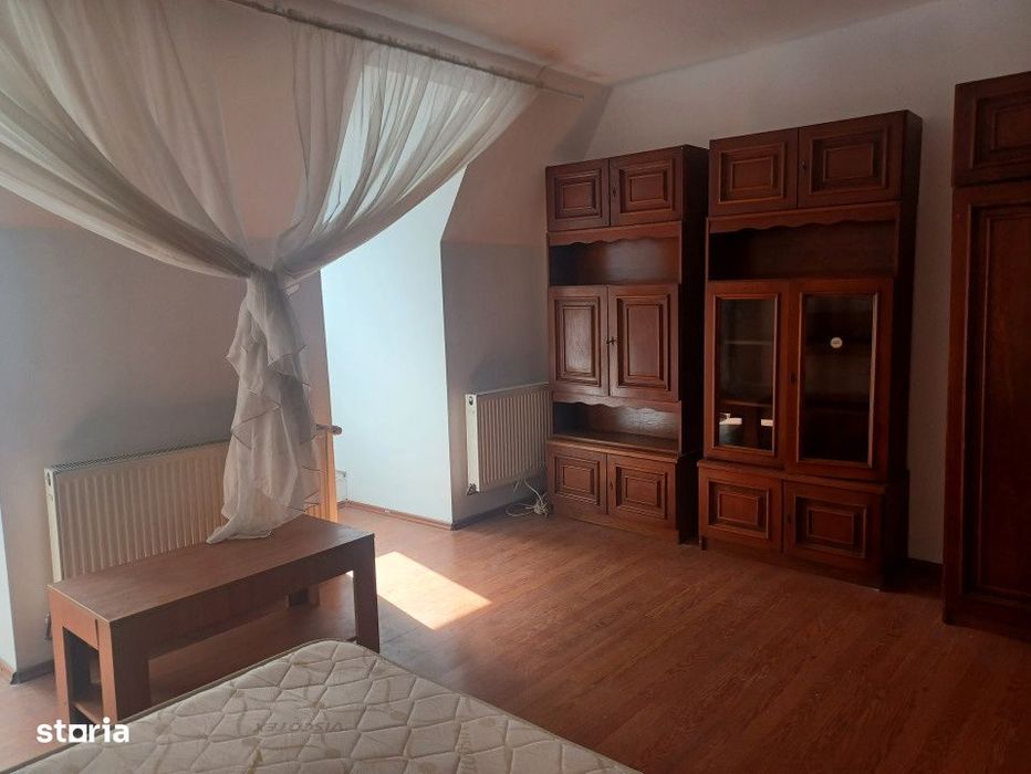 De vanzare apartament 3 camere in Centrul Vechi