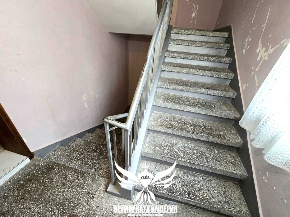 Продавам тристаен апартамент 2ет 120кв в Асеновград, широк център