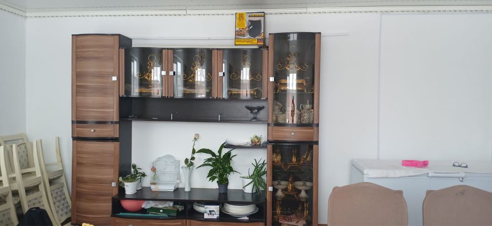 Диван с креслом, шифоньер