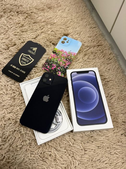 Vând iPhone 12 negru 64 g